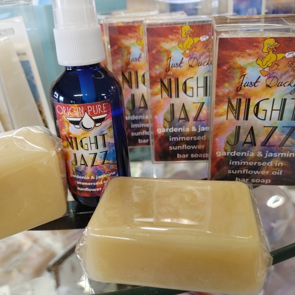 Jasmine + Gardenia Body Oil and Bar Soap - Picture 1 of 2